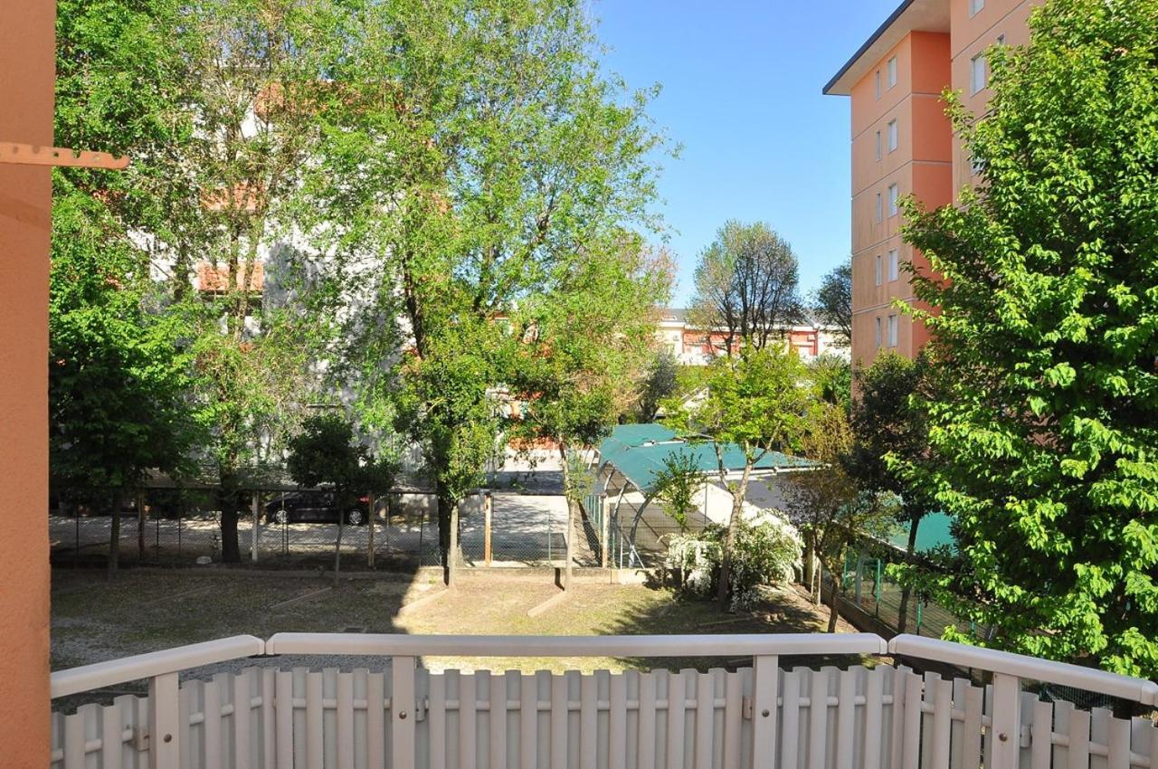 Nice Two-Bedroom Apartment 150M From The Beach Bibione Extérieur photo