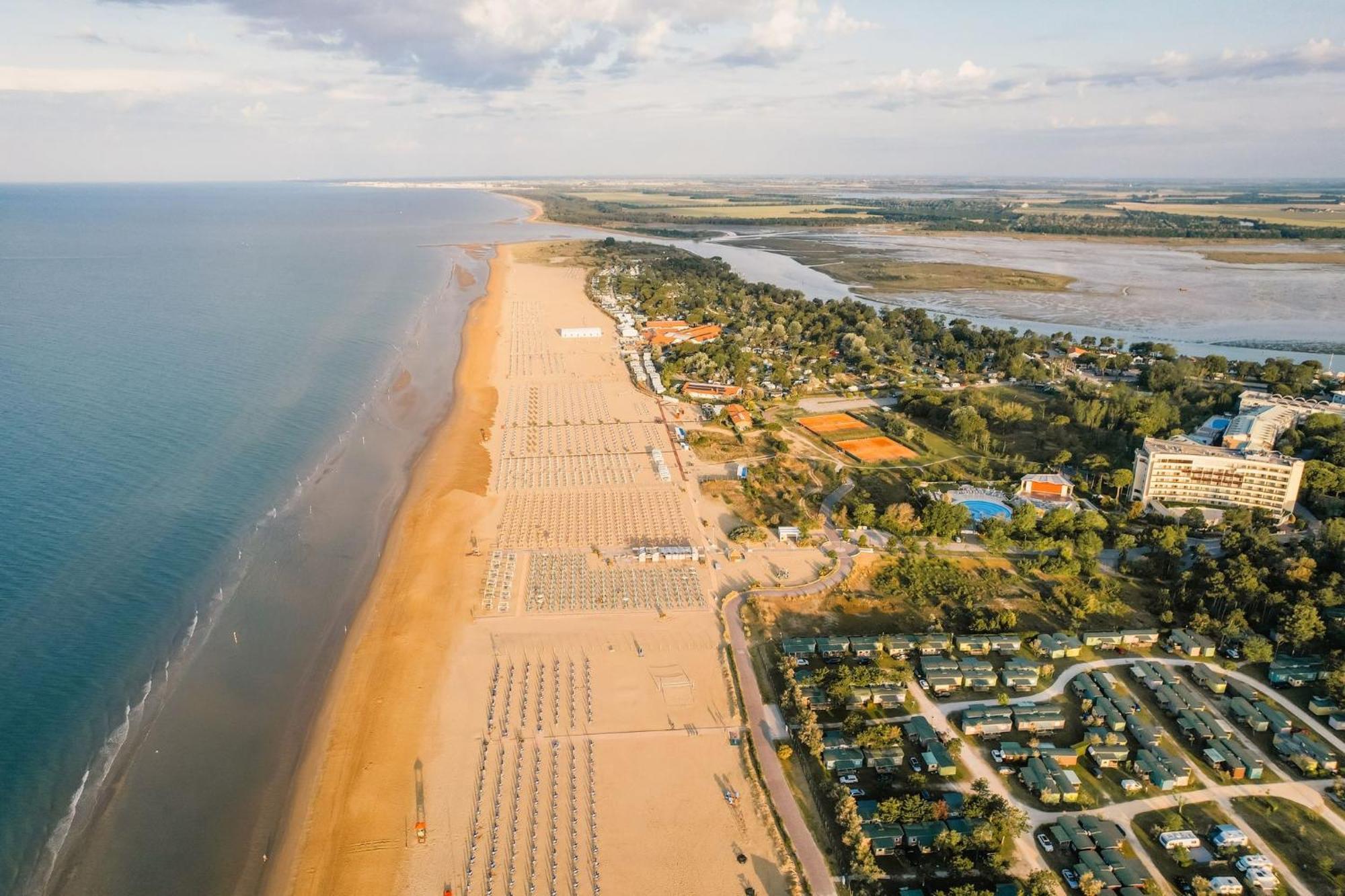 Nice Two-Bedroom Apartment 150M From The Beach Bibione Extérieur photo